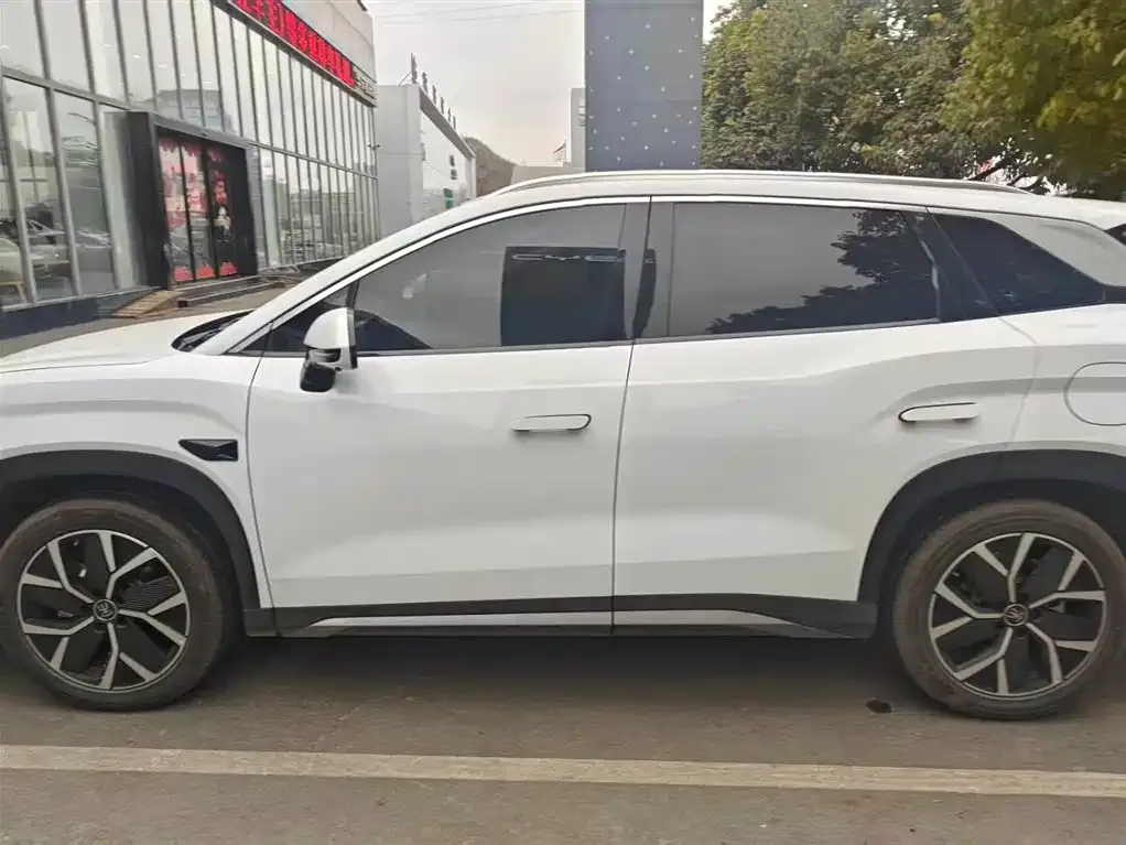 BYD L DM-i — фото 5