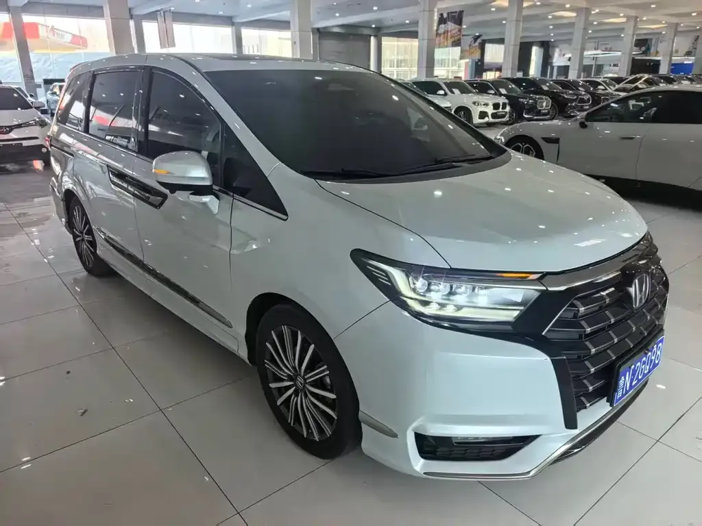 Honda Elysion 2024 из CN, фото 7