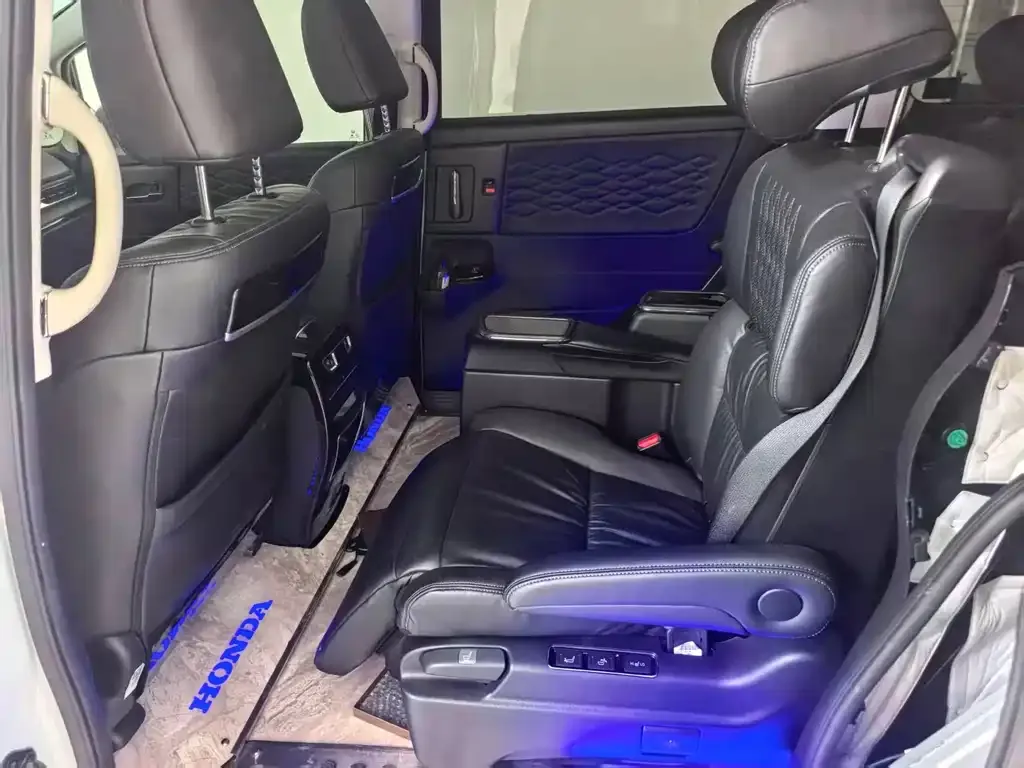 Honda Elysion 2024 из CN, фото 4