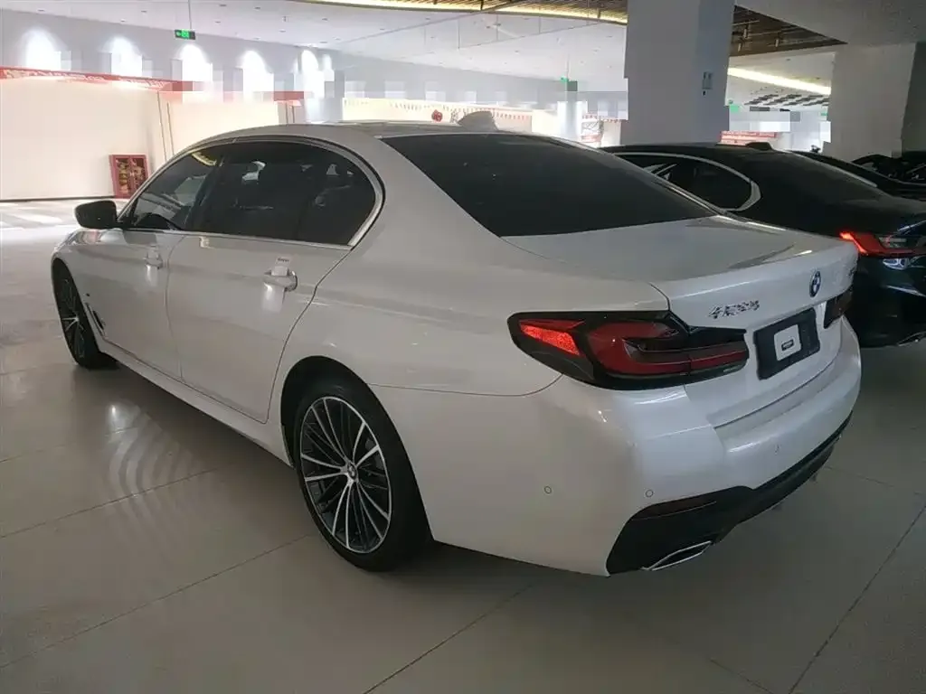 BMW 5 Series — фото 10