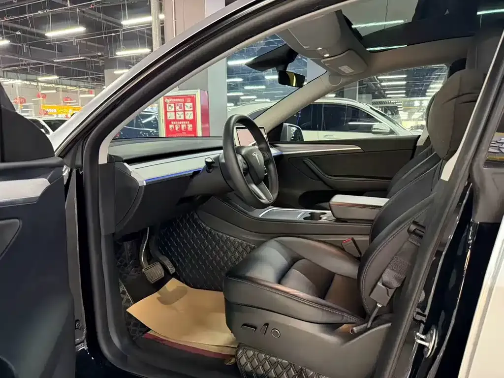 Tesla Model Y — фото 7