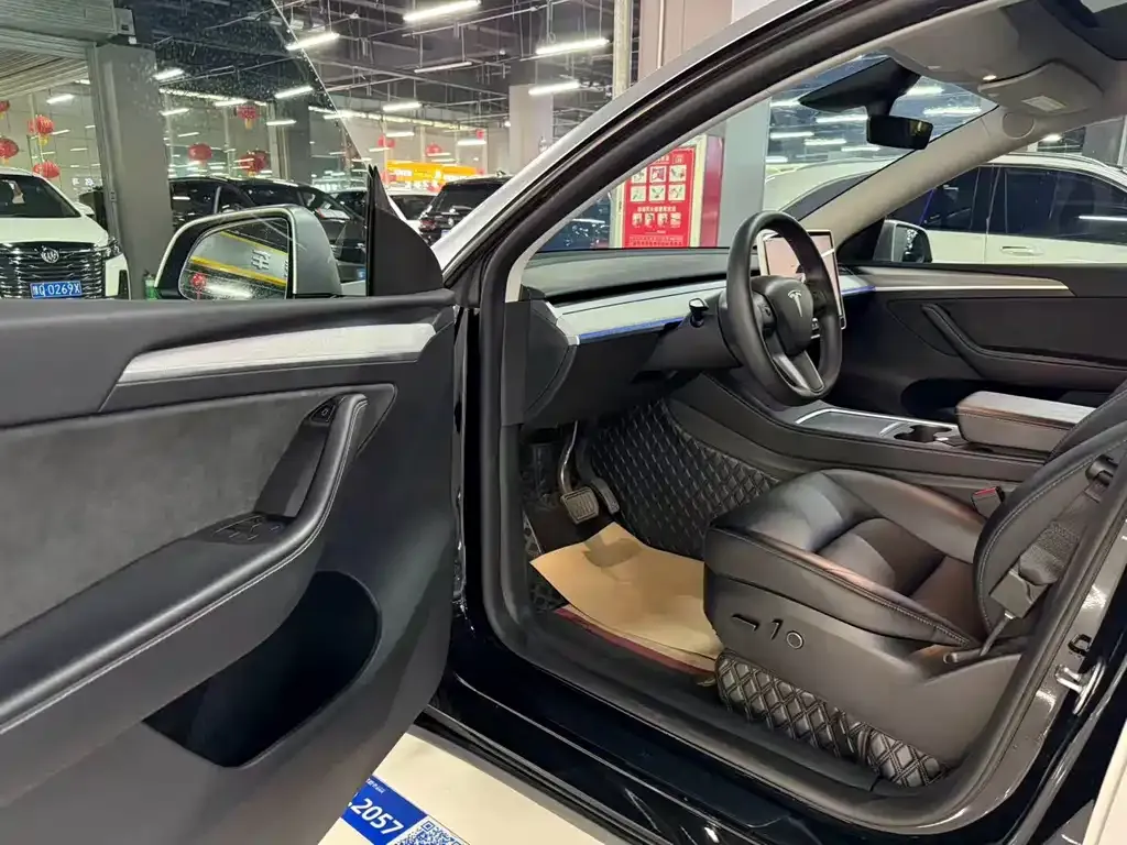 Tesla Model Y — фото 9