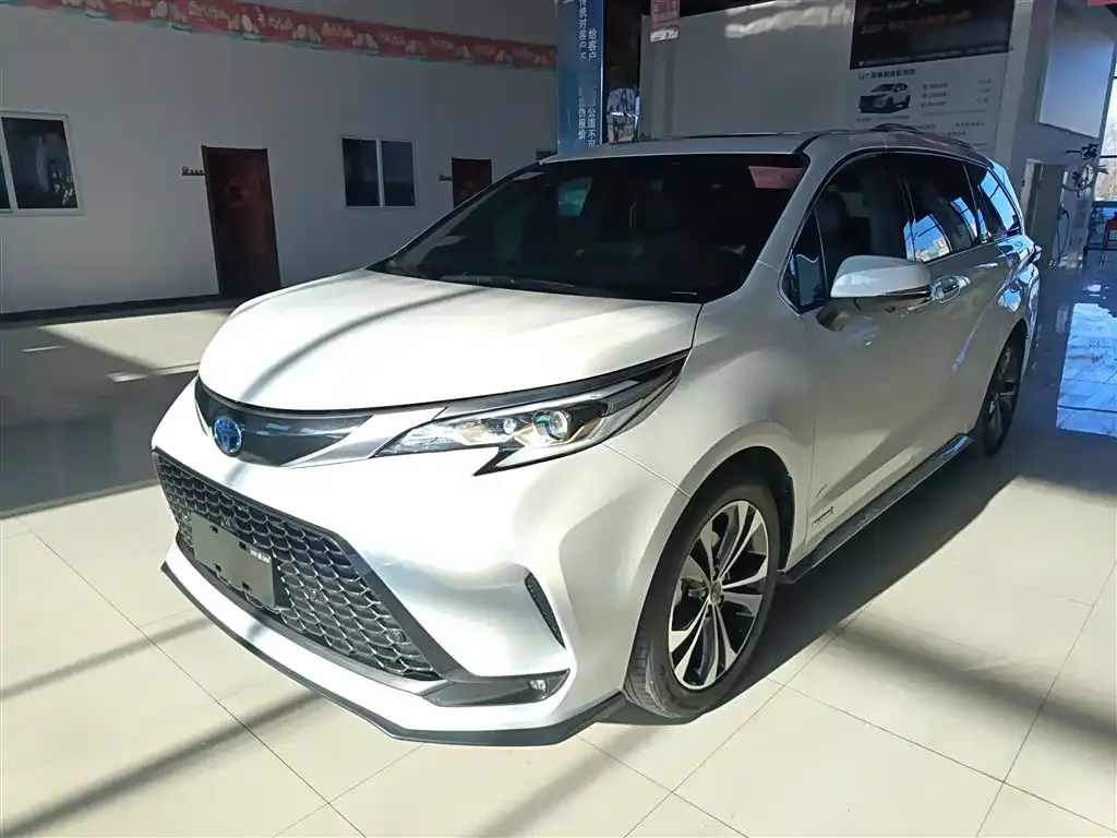 Toyota Granvia 2023 из CN, фото 1