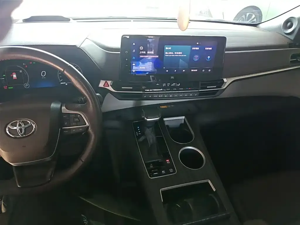 Toyota Granvia 2023 из CN, фото 3