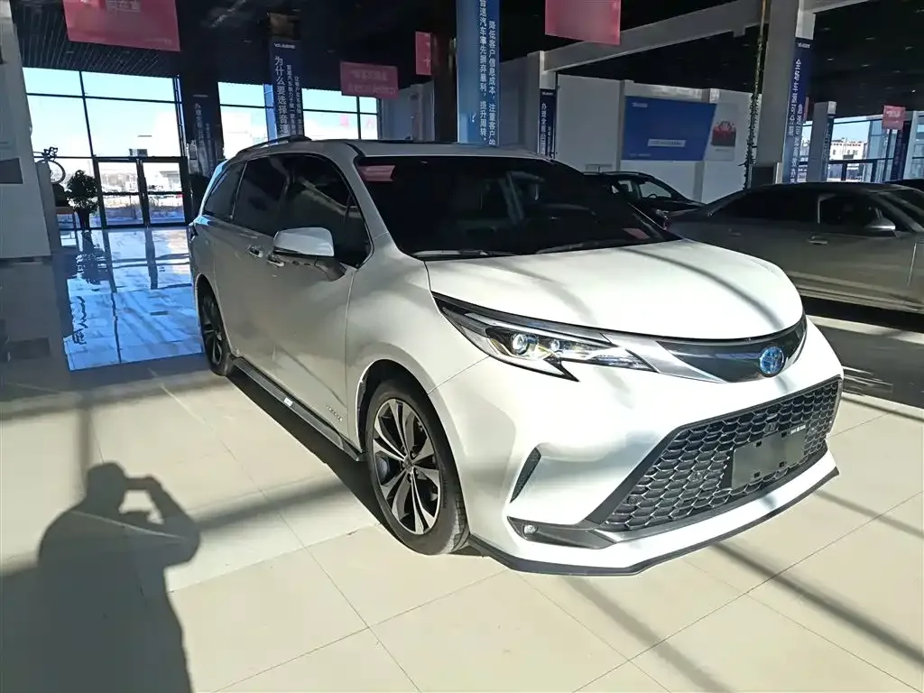 Toyota Granvia 2023 из CN, фото 10