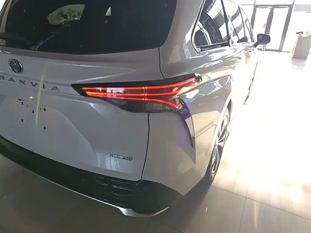 Toyota Granvia 2023 из CN, фото 6