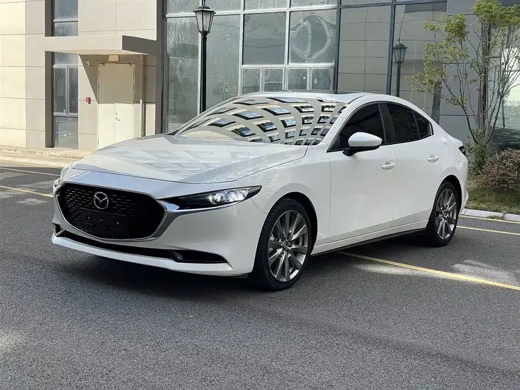 Mazda 3 Axela — фото 1
