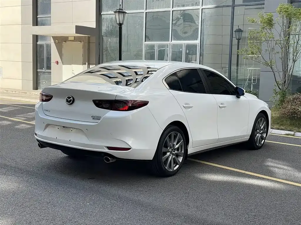 Mazda 3 Axela — фото 9