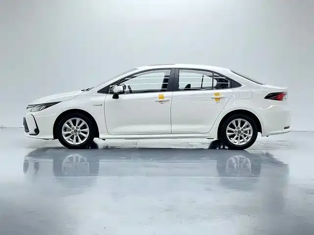 Toyota Corolla — фото 7