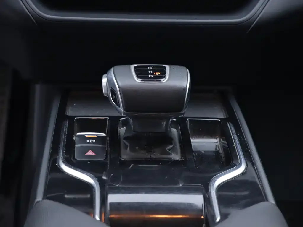 Hongqi E-QM5 — фото 2