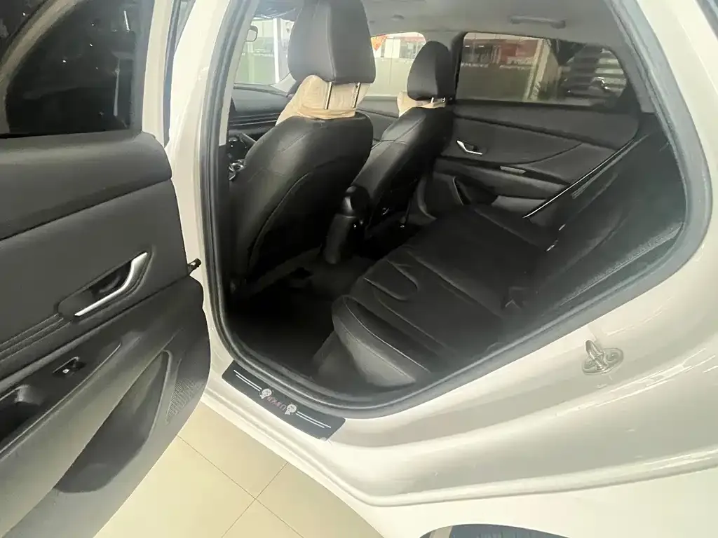 Hyundai Elantra — фото 10