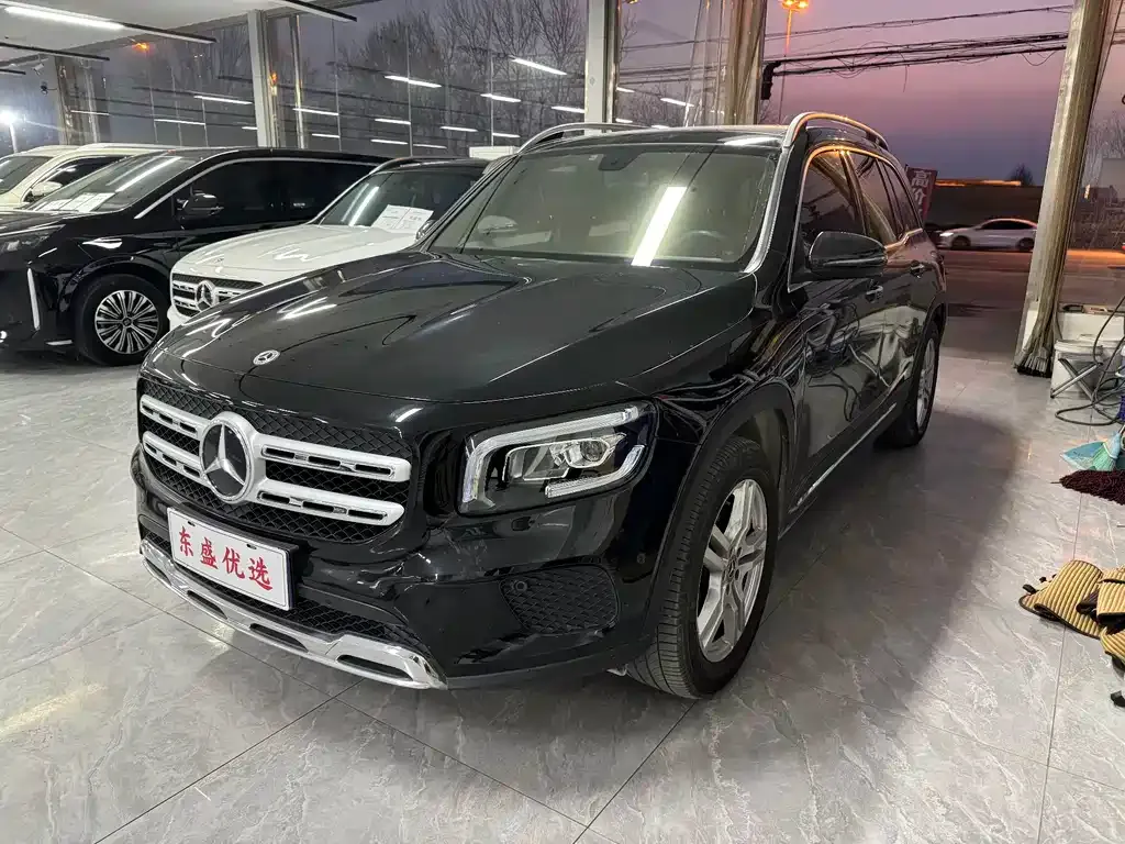 Mercedes-Benz GLB — фото 1