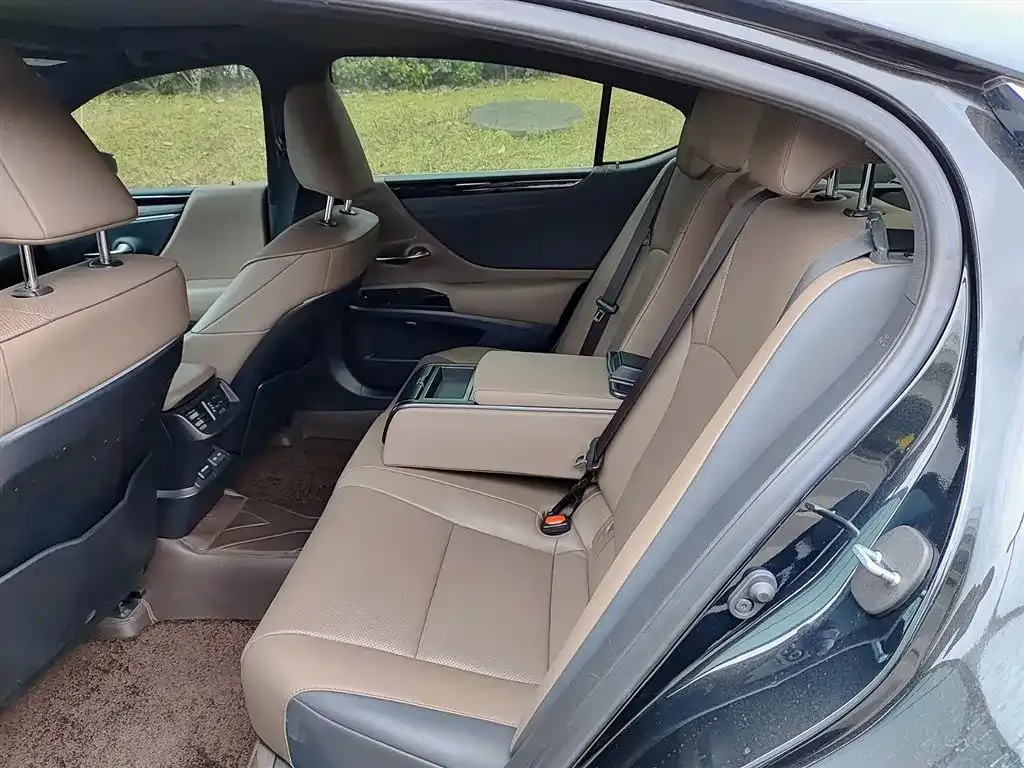 Lexus ES 2023 из CN, фото 2