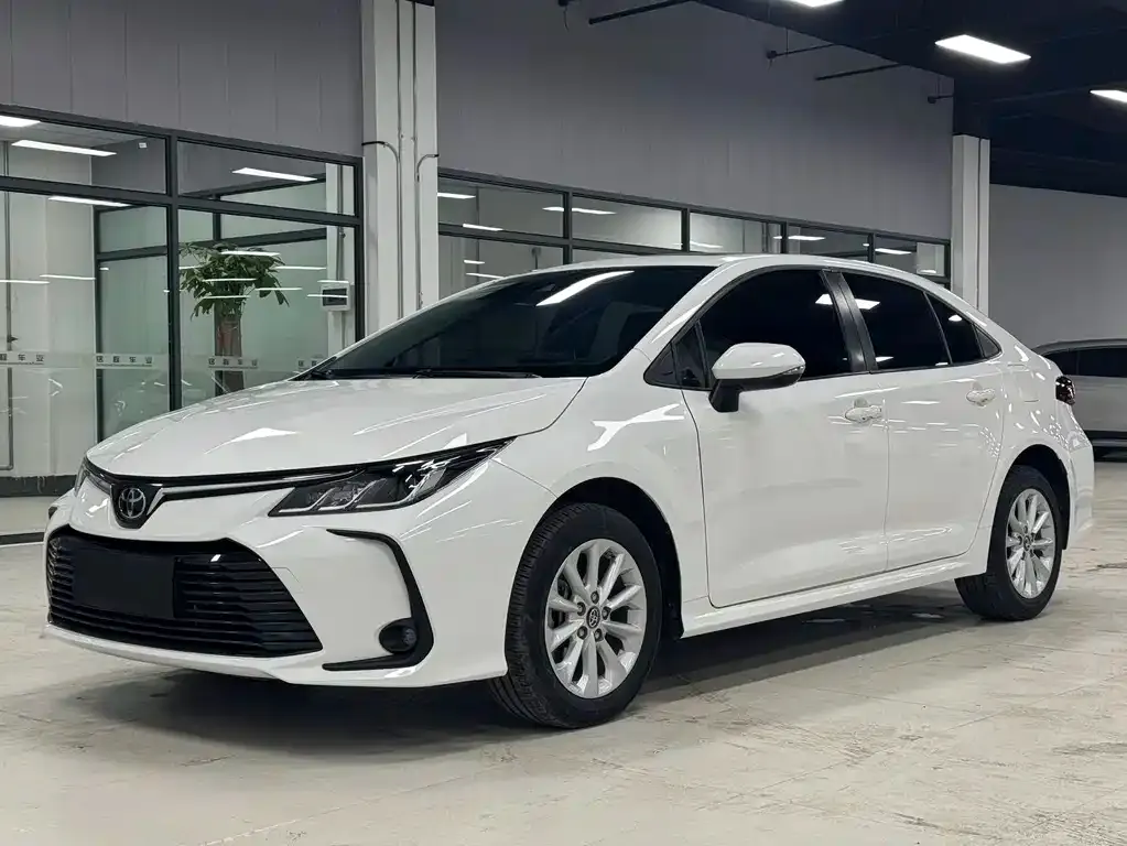 Toyota Corolla — фото 1