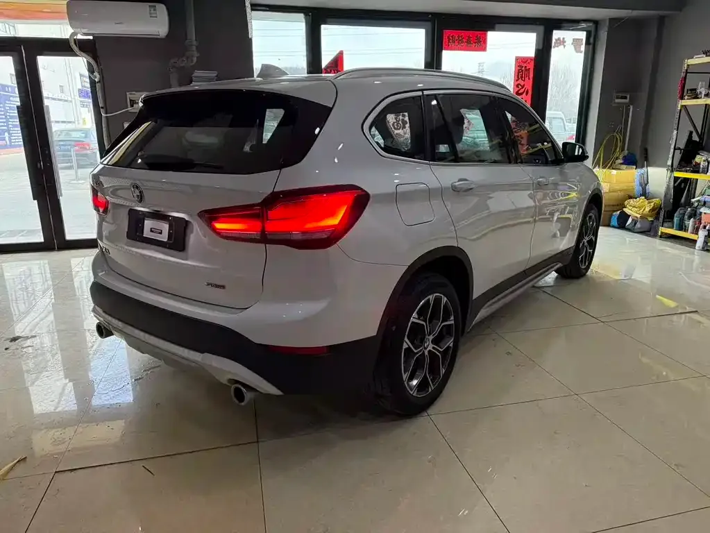 BMW X1 — фото 9