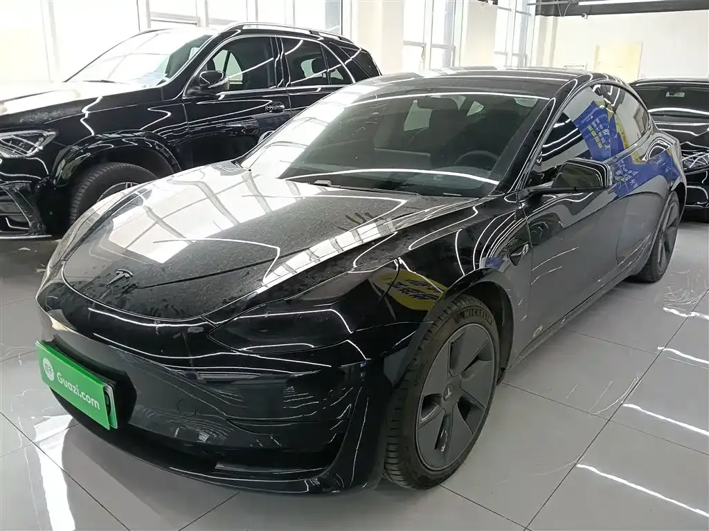 Tesla Model 3 — фото 1