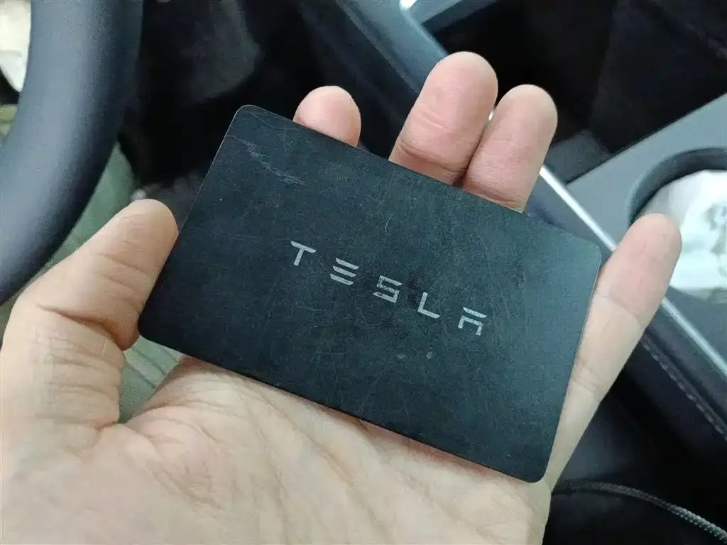 Tesla Model 3 — фото 2