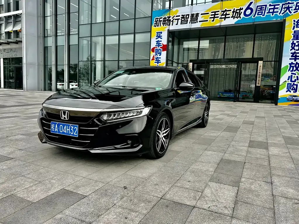 Honda Accord — фото 1