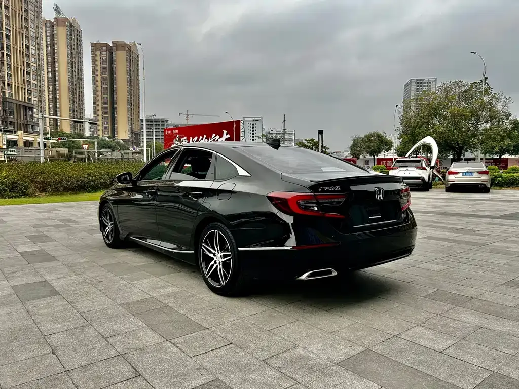 Honda Accord — фото 7
