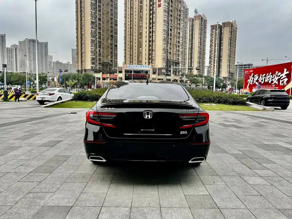 Honda Accord — фото 9