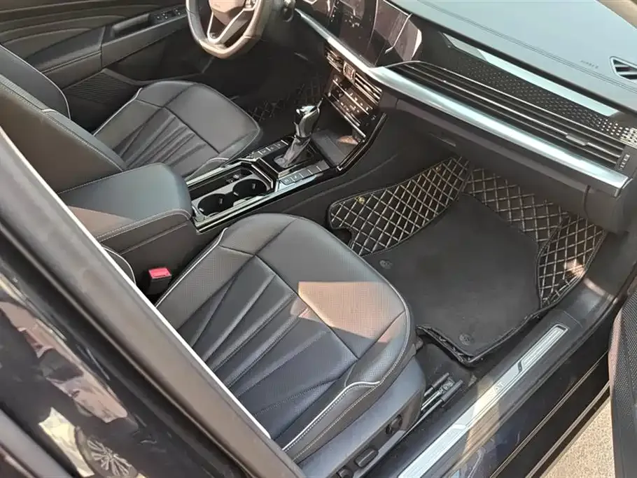 Volkswagen Passat 2023 из CN, фото 10