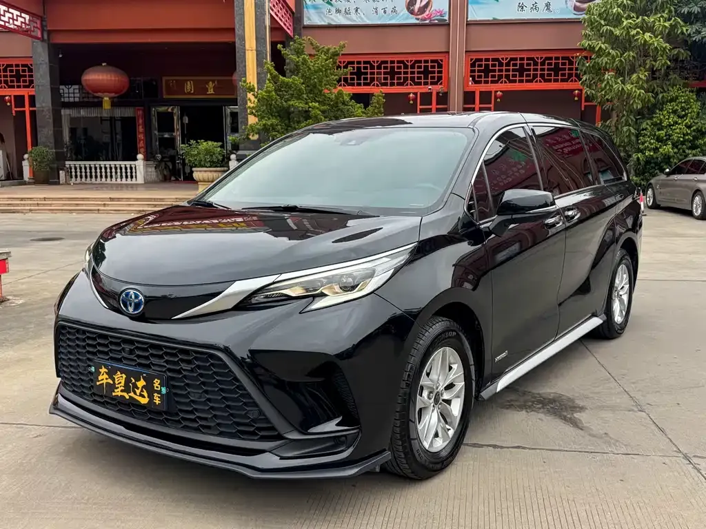 Toyota Granvia 2023 из CN, фото 1