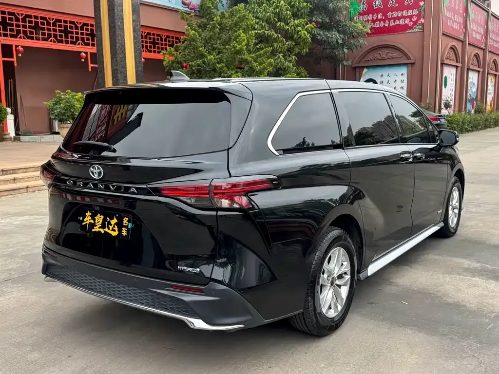 Toyota Granvia 2023 из CN, фото 3