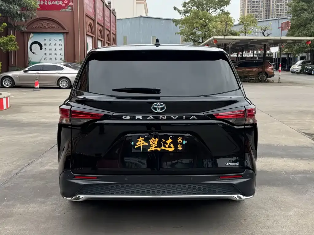 Toyota Granvia 2023 из CN, фото 7