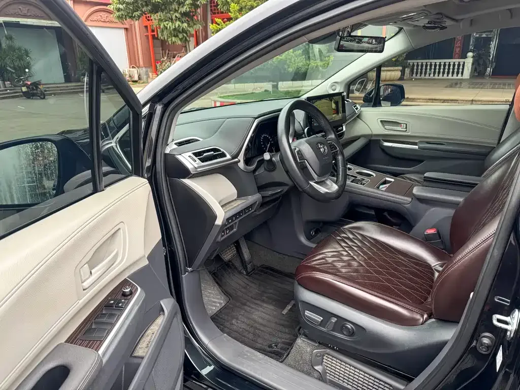 Toyota Granvia 2023 из CN, фото 4
