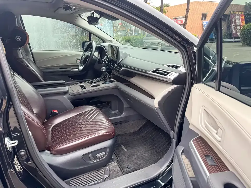Toyota Granvia 2023 из CN, фото 9