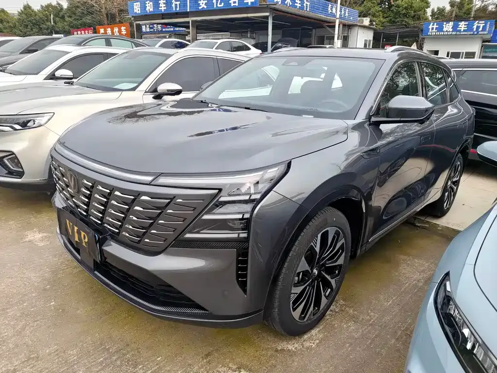 Changan CS75PLUS — фото 1