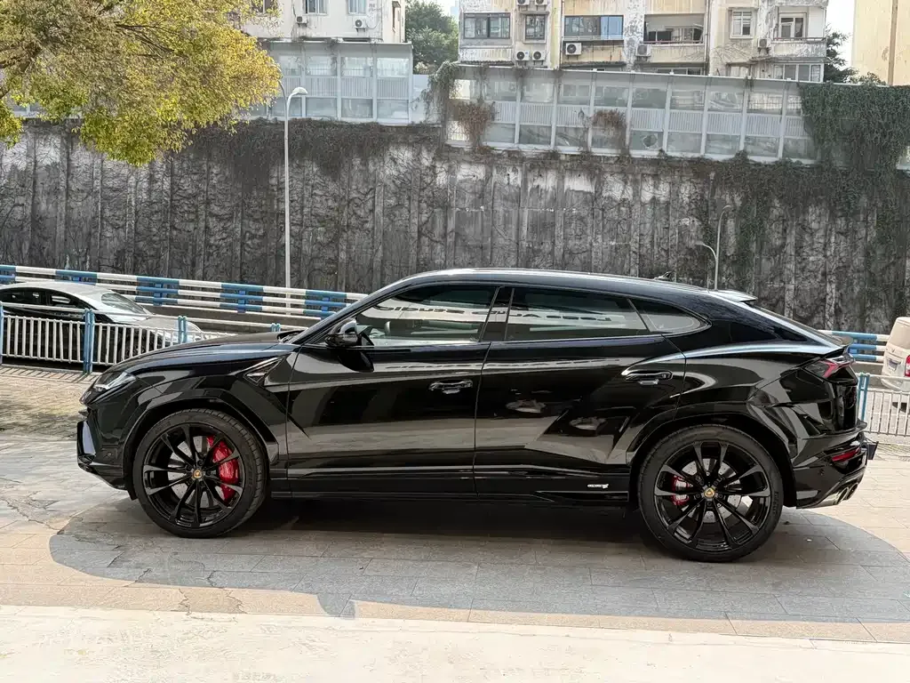 Lamborghini Urus — фото 9