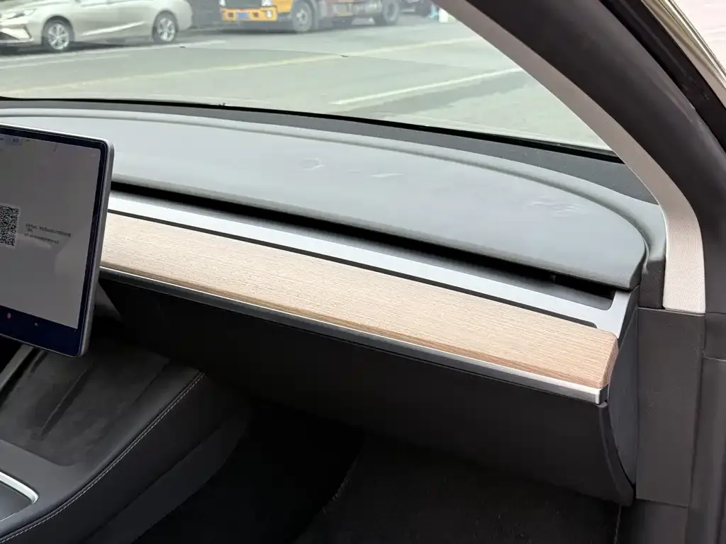 Tesla Model 3 — фото 9