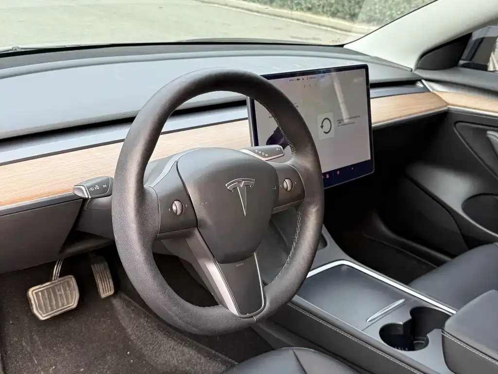 Tesla Model 3 — фото 4