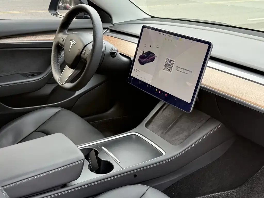 Tesla Model 3 — фото 10