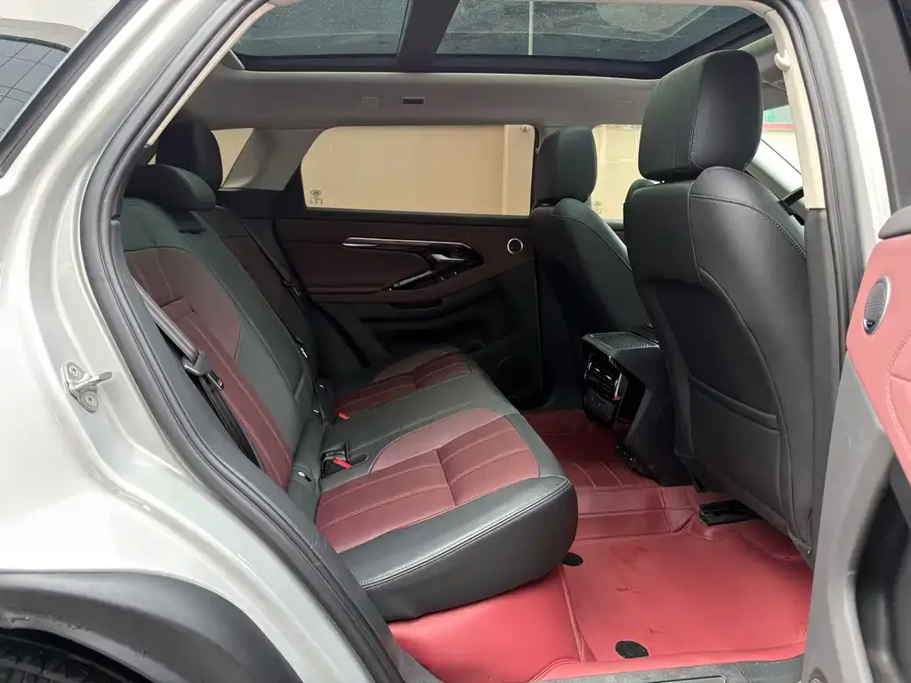 Land Rover Evoque 2024 из CN, фото 3