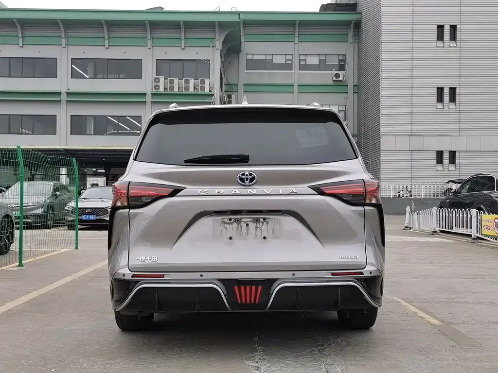 Toyota Granvia 2024 из CN, фото 10