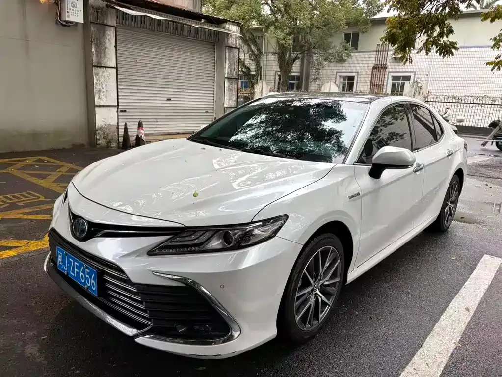 Toyota Camry — фото 7