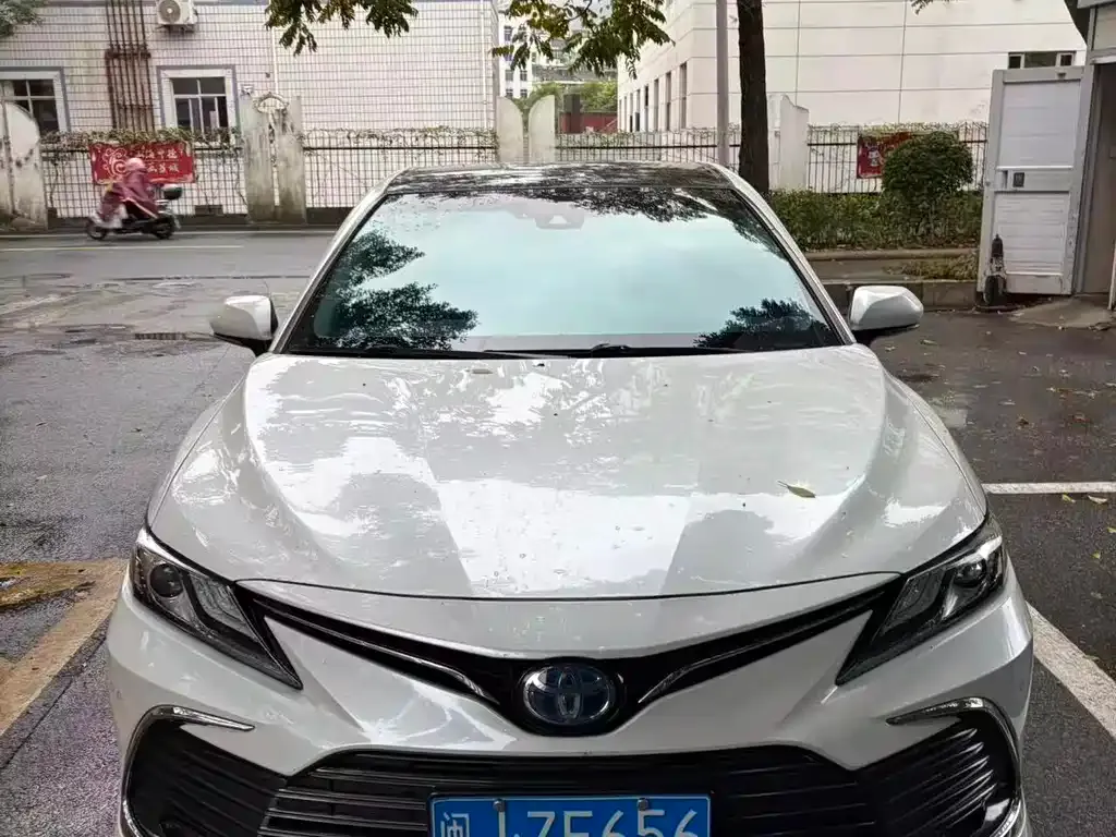 Toyota Camry — фото 4