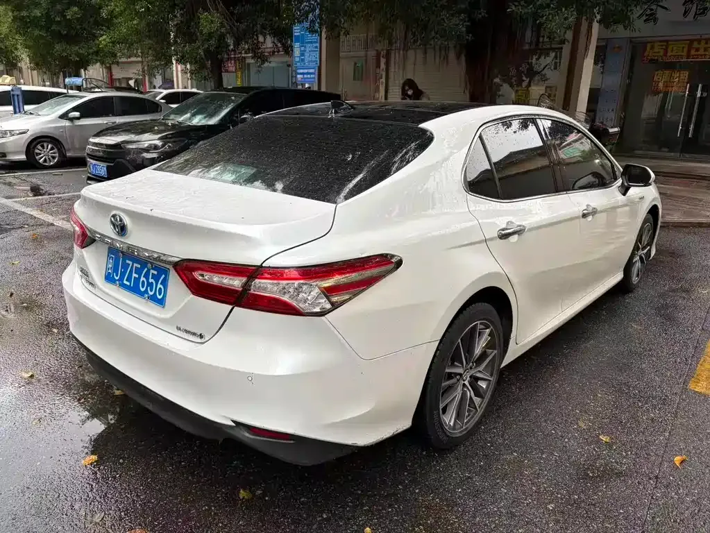 Toyota Camry — фото 6