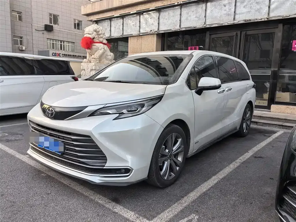 Toyota Sienna 2024 из CN, фото 1