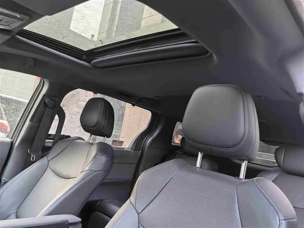 Toyota Sienna 2024 из CN, фото 2