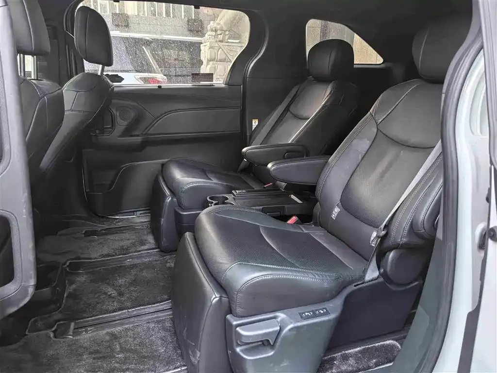 Toyota Sienna 2024 из CN, фото 3