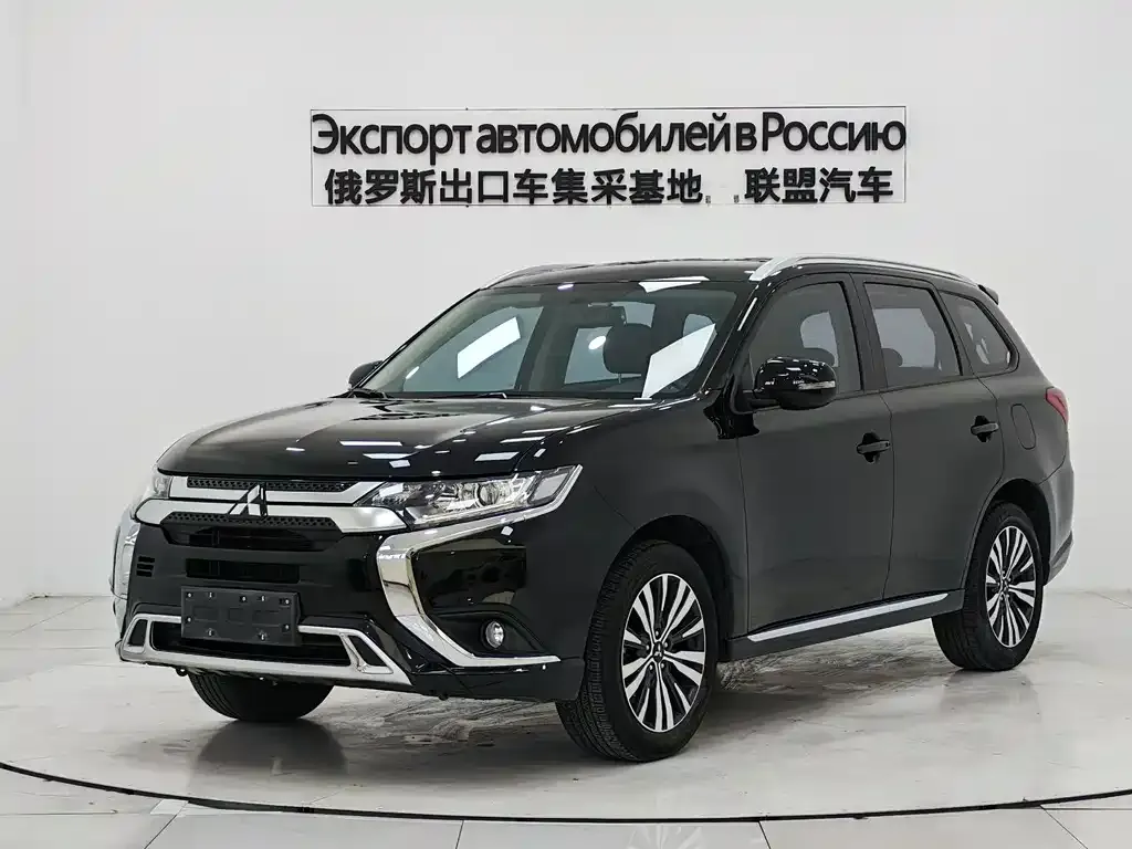 Mitsubishi Outlander — фото 1