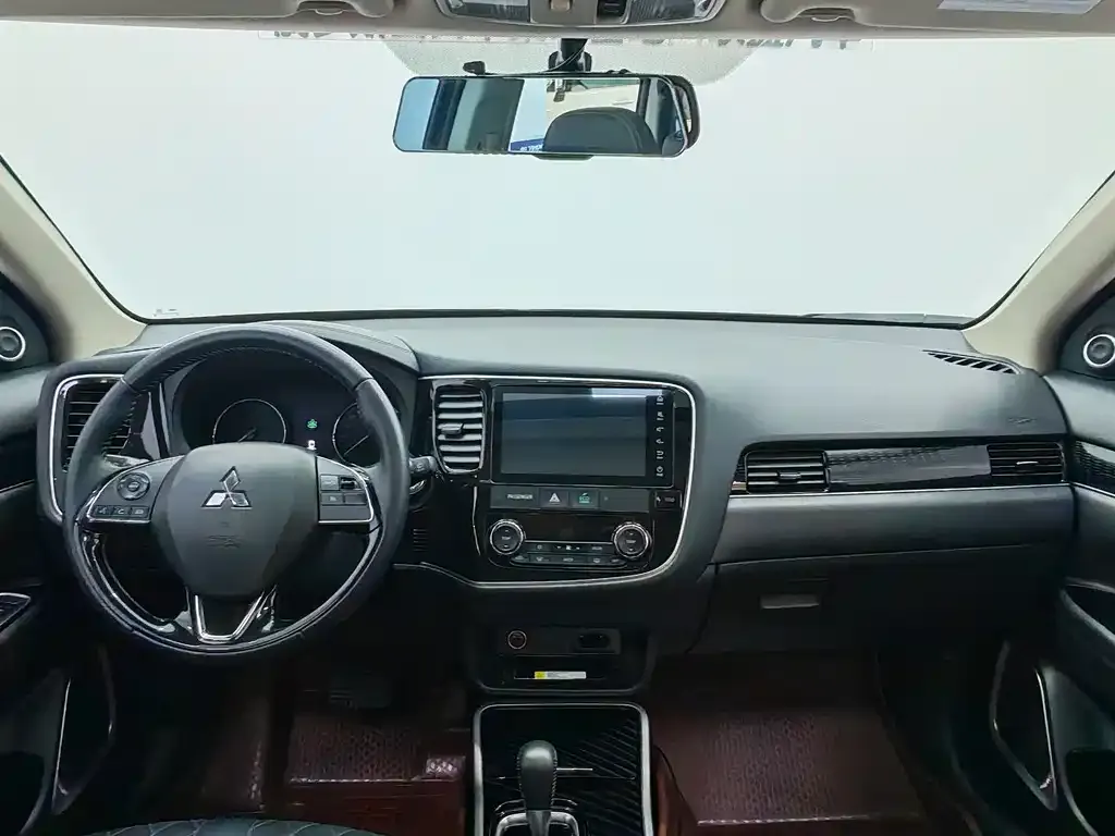Mitsubishi Outlander — фото 3