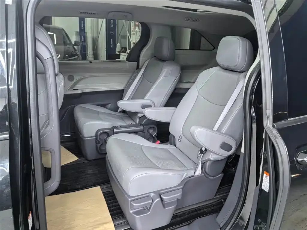 Toyota Granvia — фото 9