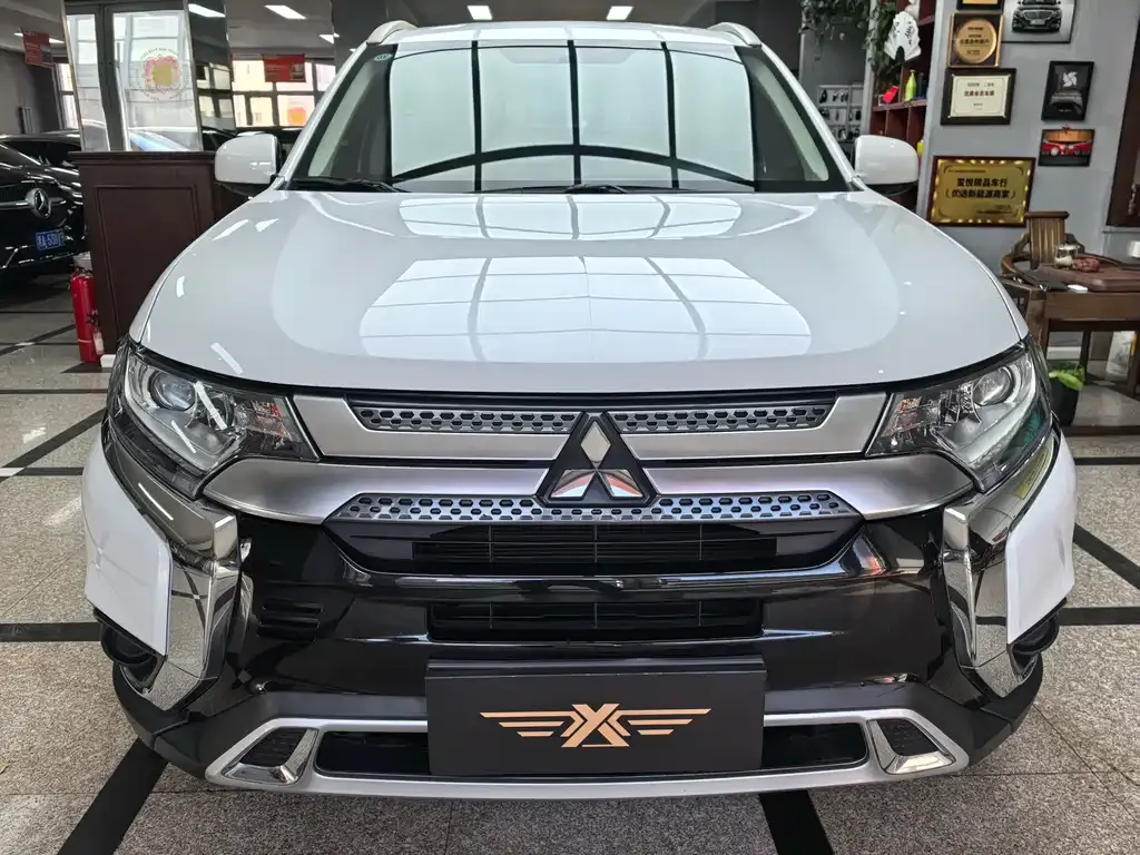 Mitsubishi Outlander — фото 7