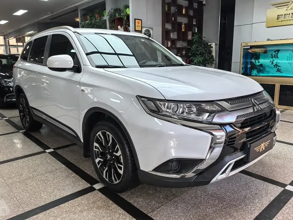 Mitsubishi Outlander — фото 3
