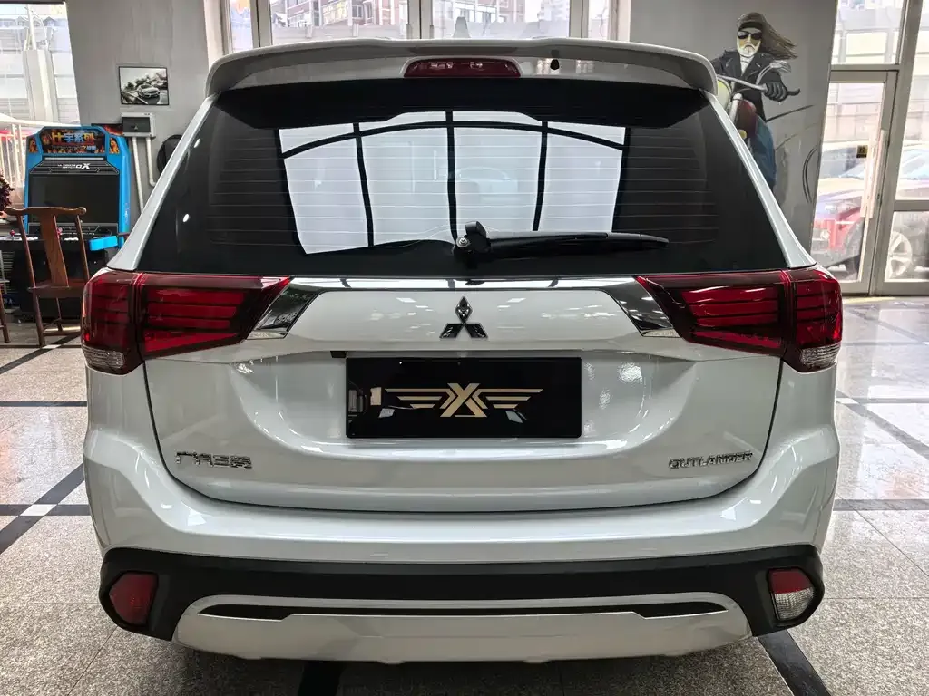 Mitsubishi Outlander — фото 4