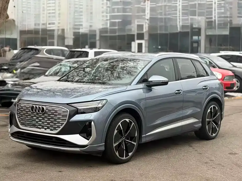 Audi Q4 e-tron — фото 1